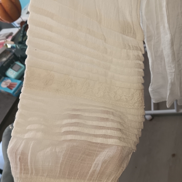 Torrid White Button-Down Blouse - Picture 3 of 6